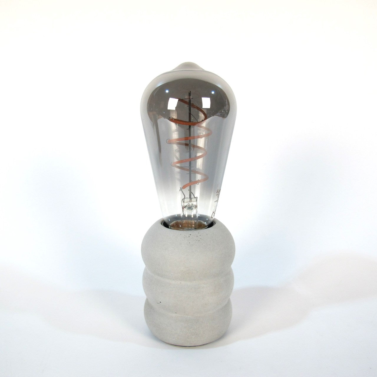 Sveti | Tischlampe aus Beton