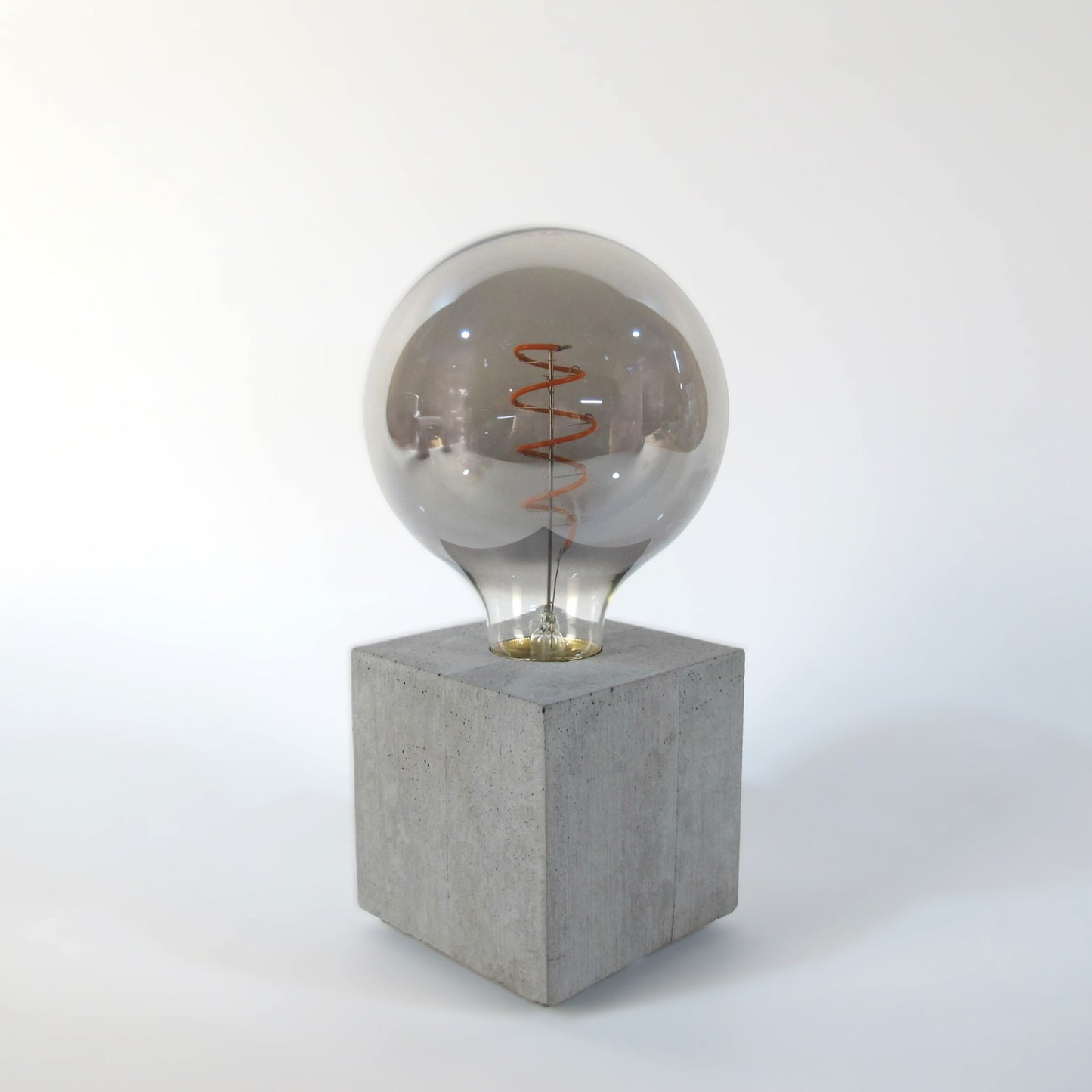 Vespera | Tischlampe aus Beton 10x10cm