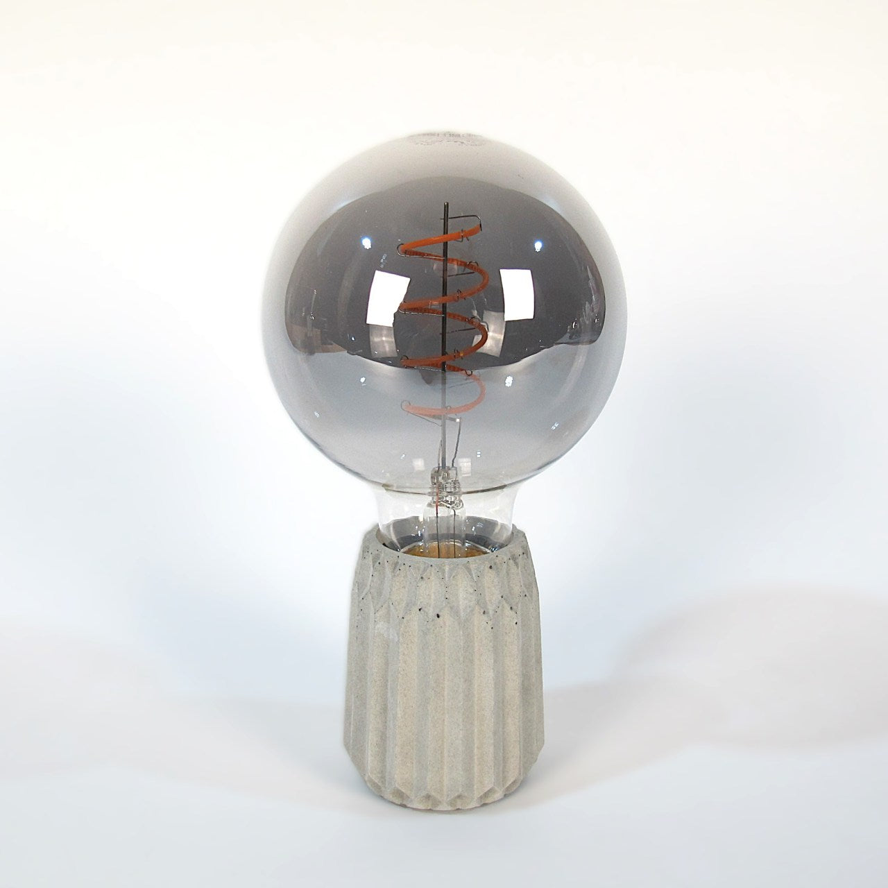 Violet | Tischlampe aus Beton