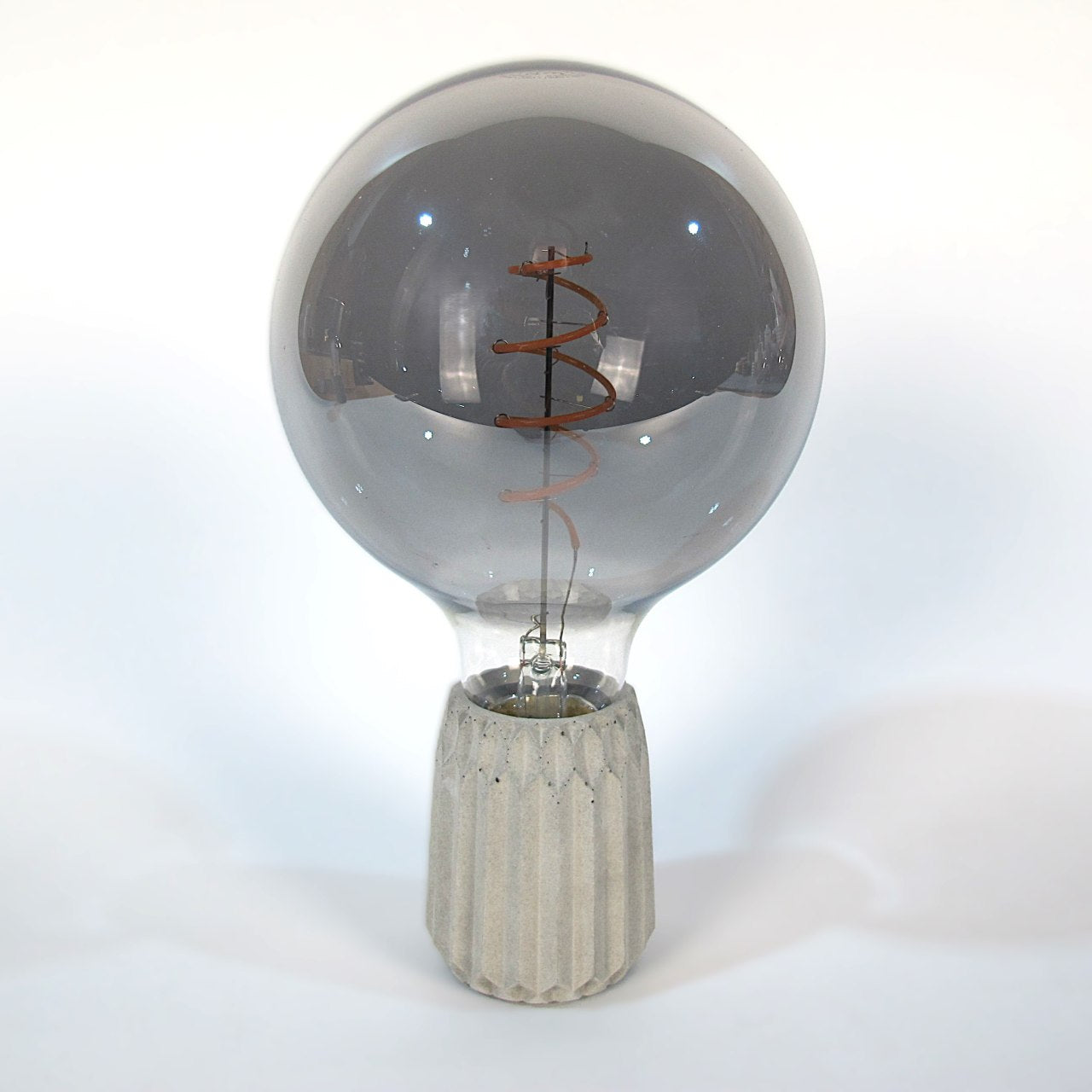 Violet | Tischlampe aus Beton