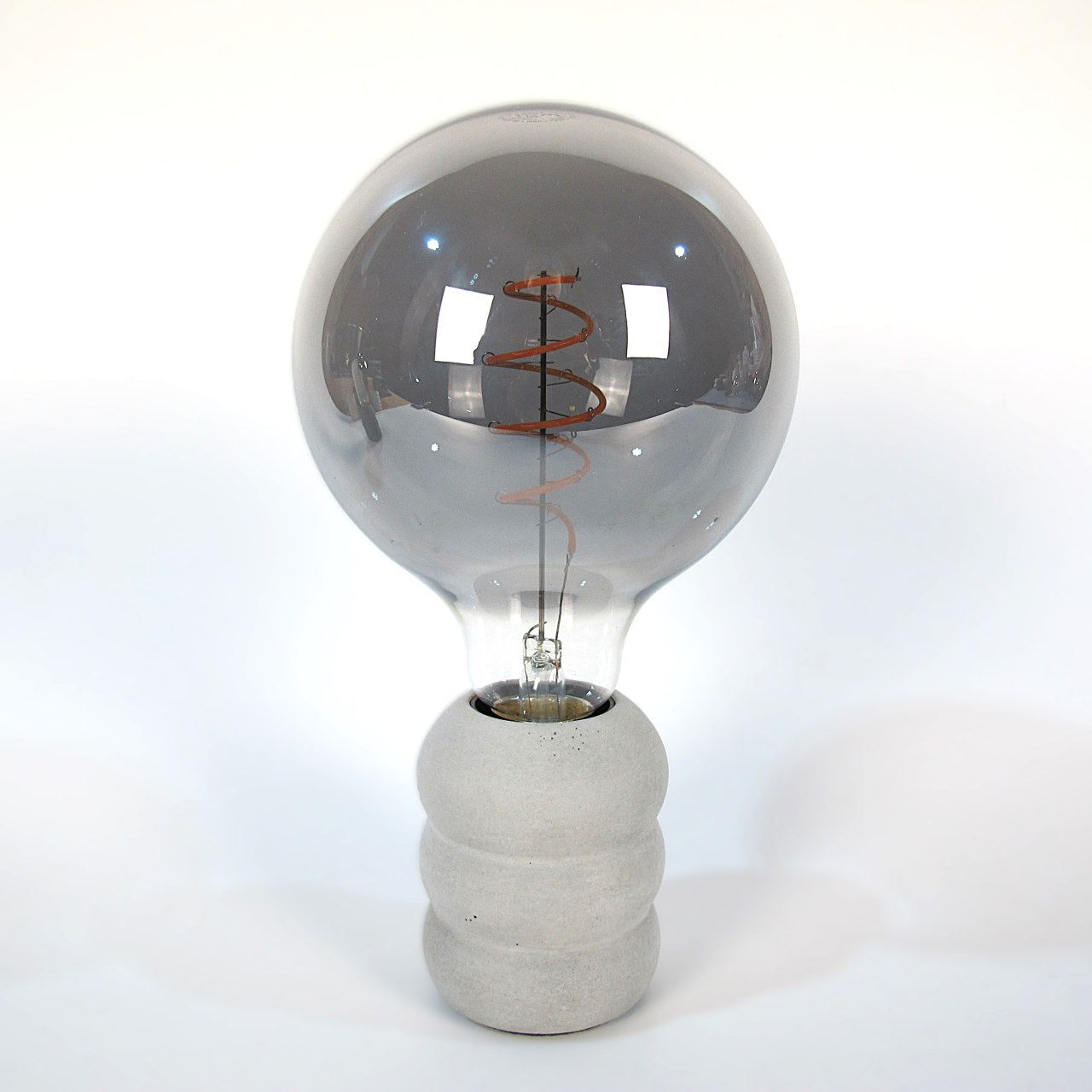 Sveti | Tischlampe aus Beton