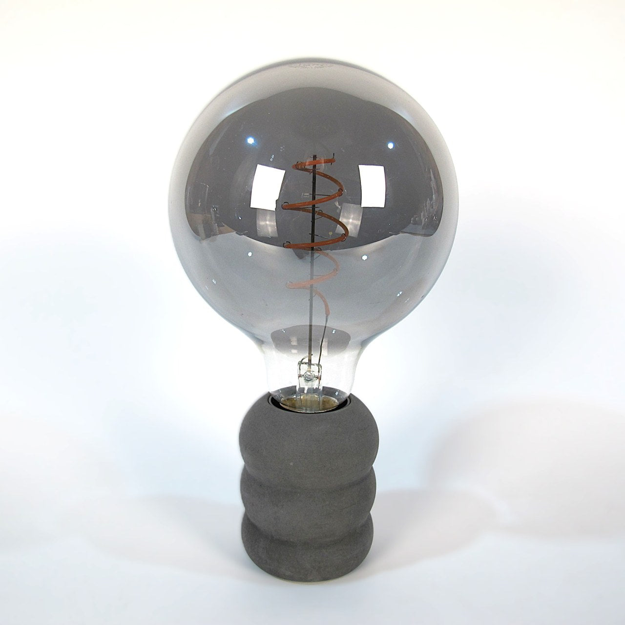 Sveti | Tischlampe aus Beton