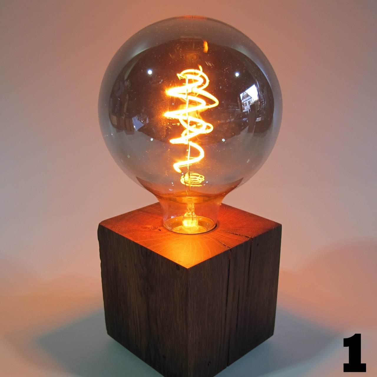 Skumring | Nachttischlampe aus Räuchereiche 10x10cm