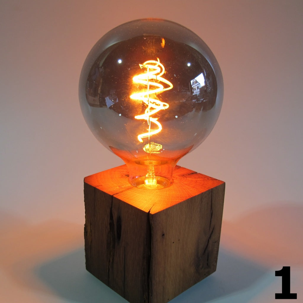 Skumring | Nachttischlampe aus Eichenholz 10x10cm