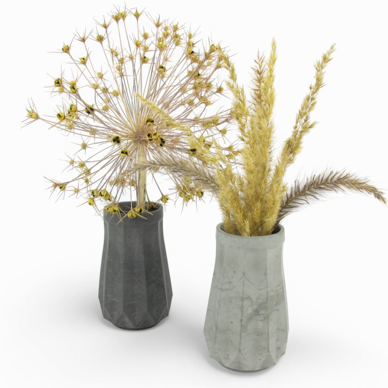 Coro | Vase bulbous made of concrete