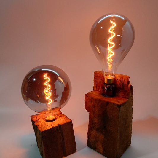 Rökkri | Tischleuchte aus Eichenholz