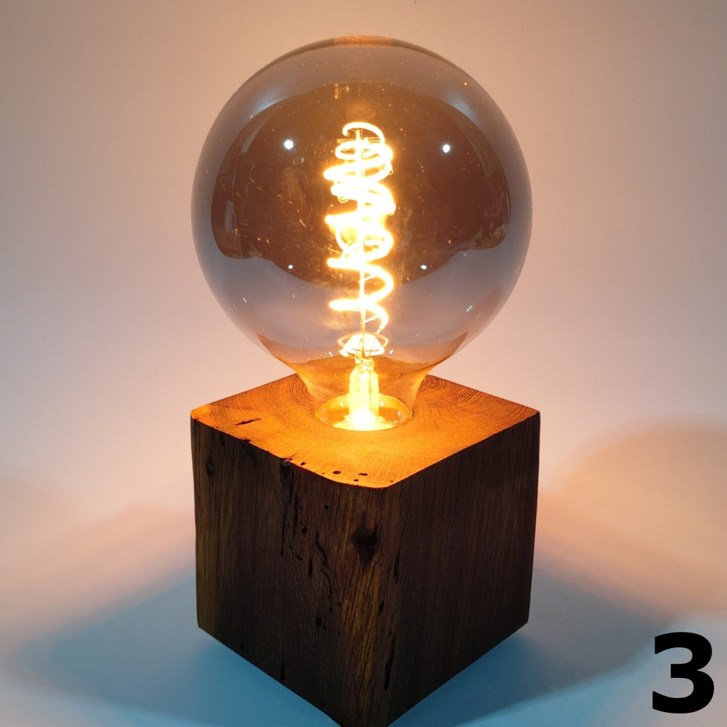 Skumring | Tischlampe aus Räuchereiche 10x10cm