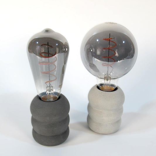 Sveti | Tischlampe aus Beton