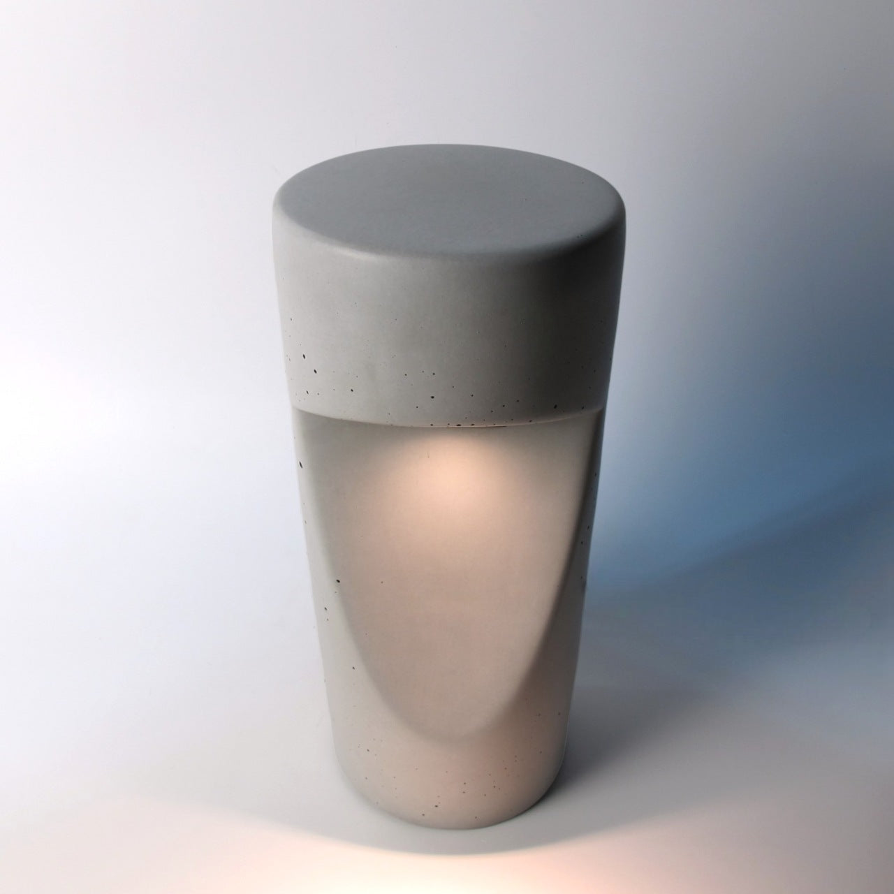 Lucii | Designer Wegeleuchte aus Beton