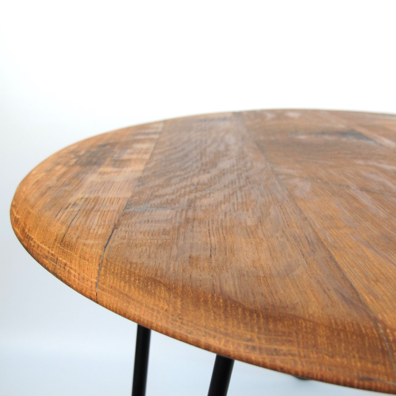 Couchtisch aus altem Whiskyfassdeckel Ø=60cm "mit Farbresten"