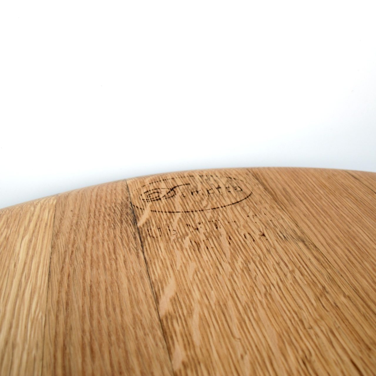 Couchtisch aus altem Weinfassdeckel Ø=53cm "Demptos US MT+TH 02/08"