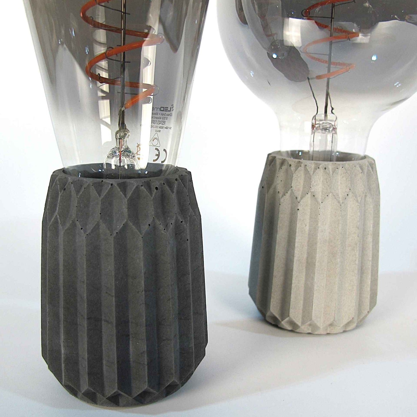 Violet | Tischlampe aus Beton