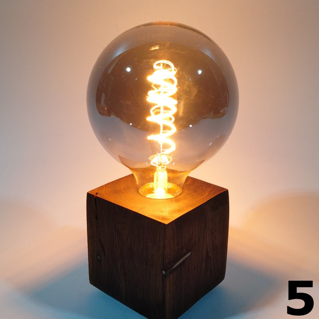 Skumring | Tischlampe aus Räuchereiche 9x9cm
