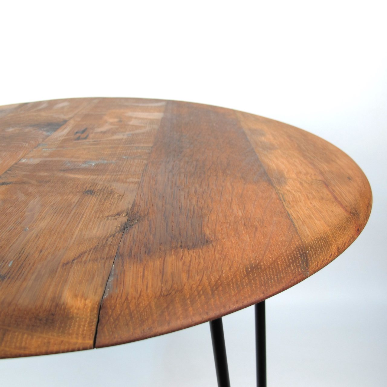 Couchtisch aus altem Whiskyfassdeckel Ø=60cm "mit Farbresten"