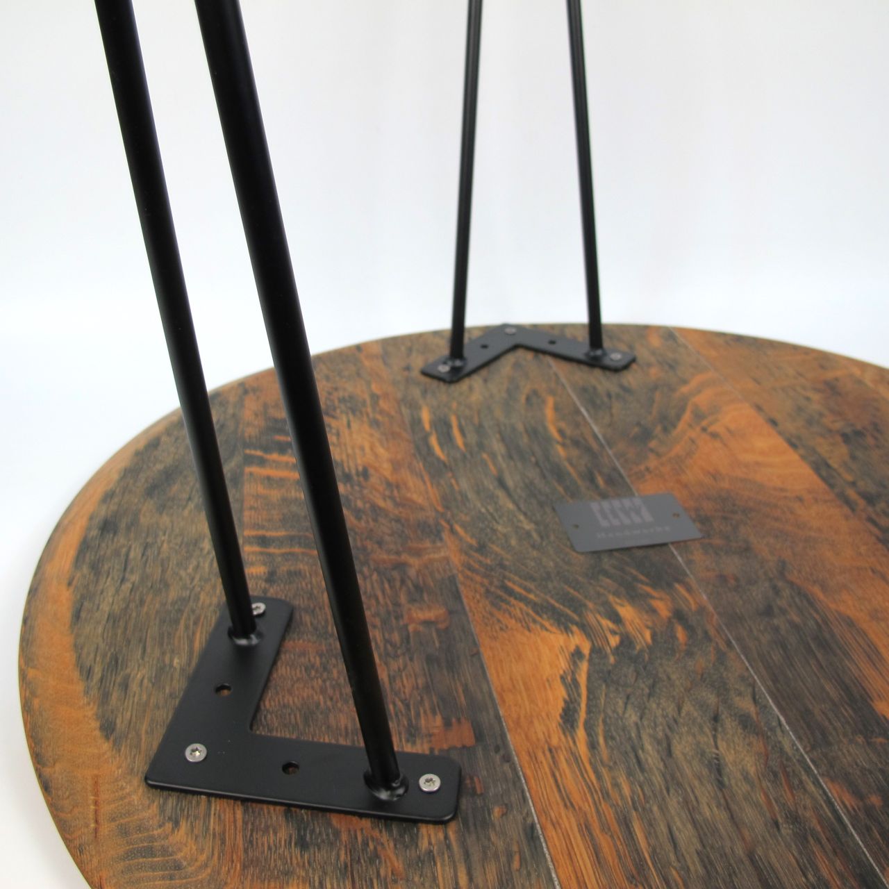 Couchtisch aus altem Whiskyfassdeckel Ø=60cm "mit Farbresten"