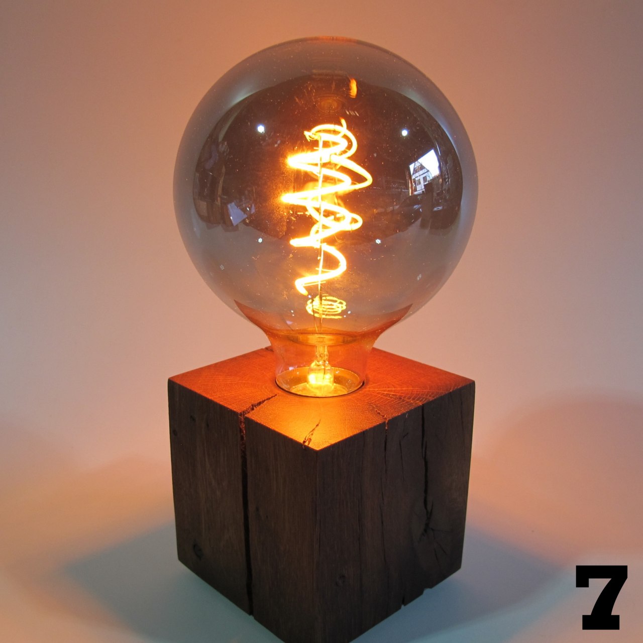 Skumring | Nachttischlampe aus Räuchereiche 10x10cm