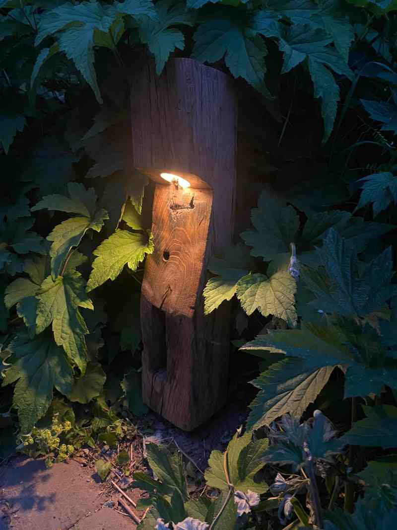 Nüri | Wegeleuchte aus Eiche 65cm