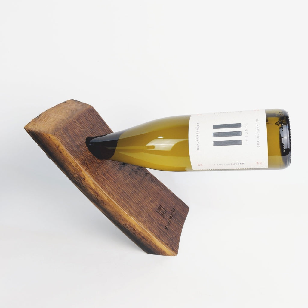 Weinständer aus rustikalem Eichenholz dem Mittelteil einer Fassdaube Modell Montis