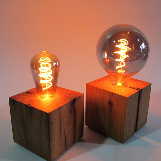 Skumring | Nachttischlampe aus Eichenholz 12x12cm