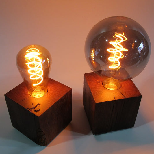 Skumring | Nachttischlampe aus Räuchereiche 10x10cm