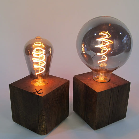 Skumring | Nachttischlampe aus Räuchereiche 10x10cm