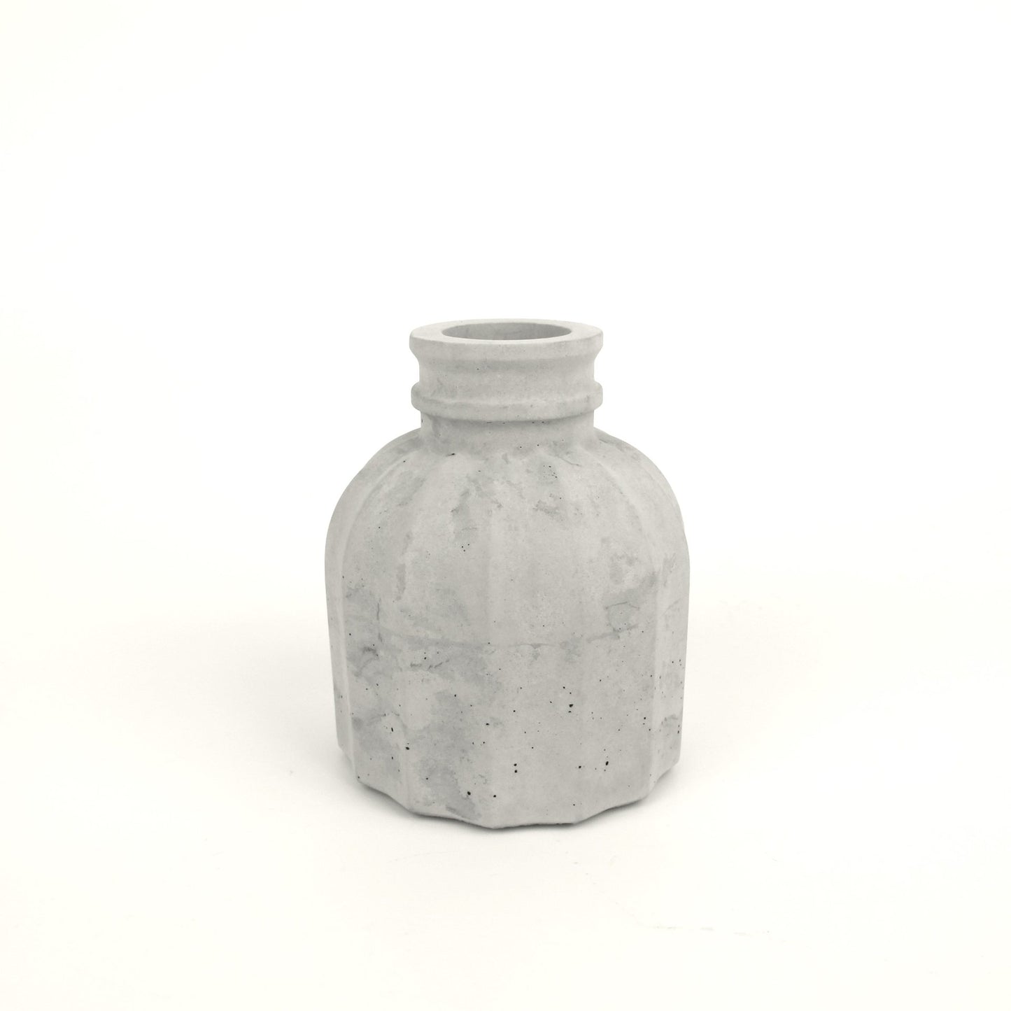 Vase vieleckig aus Beton