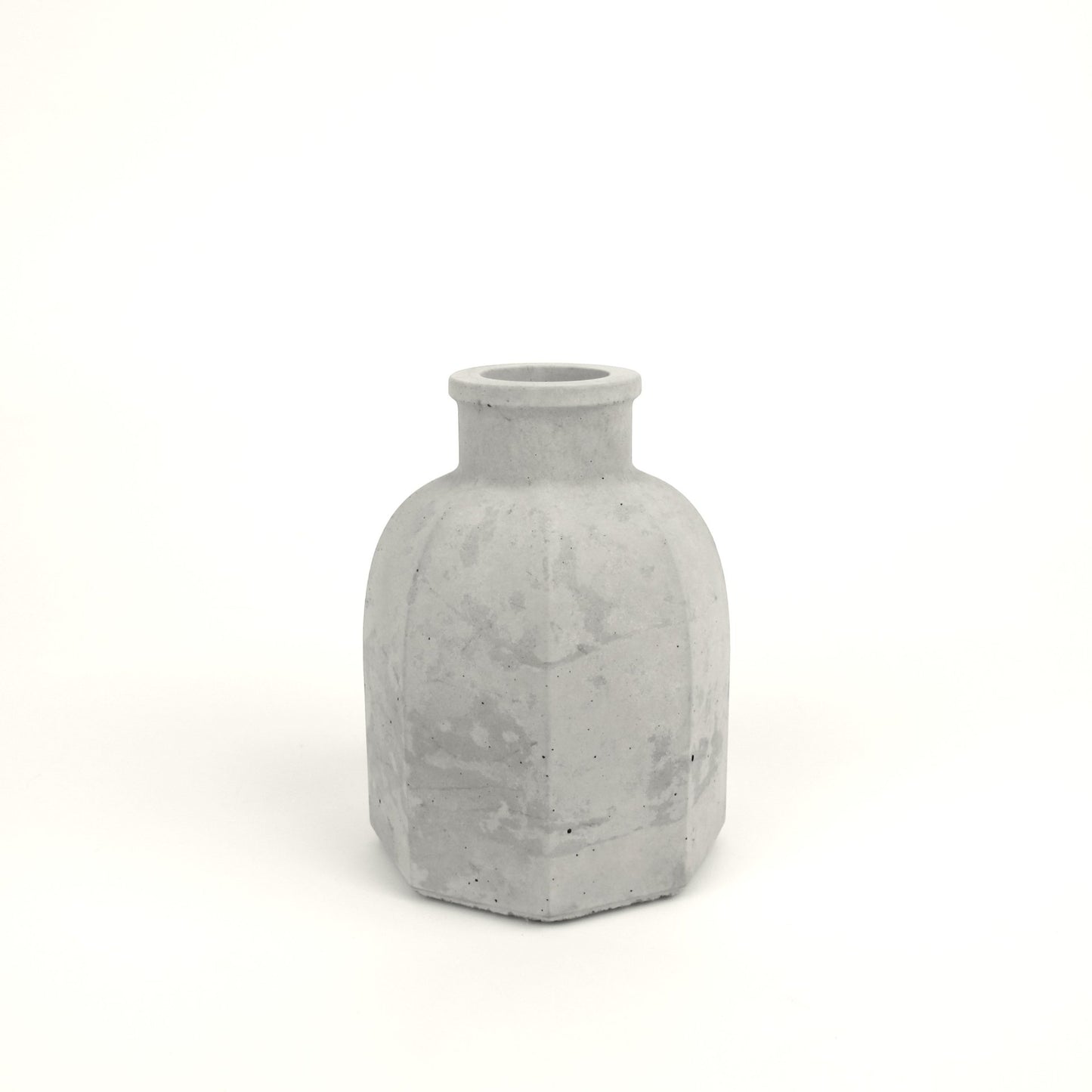 Vase achteckig aus Beton