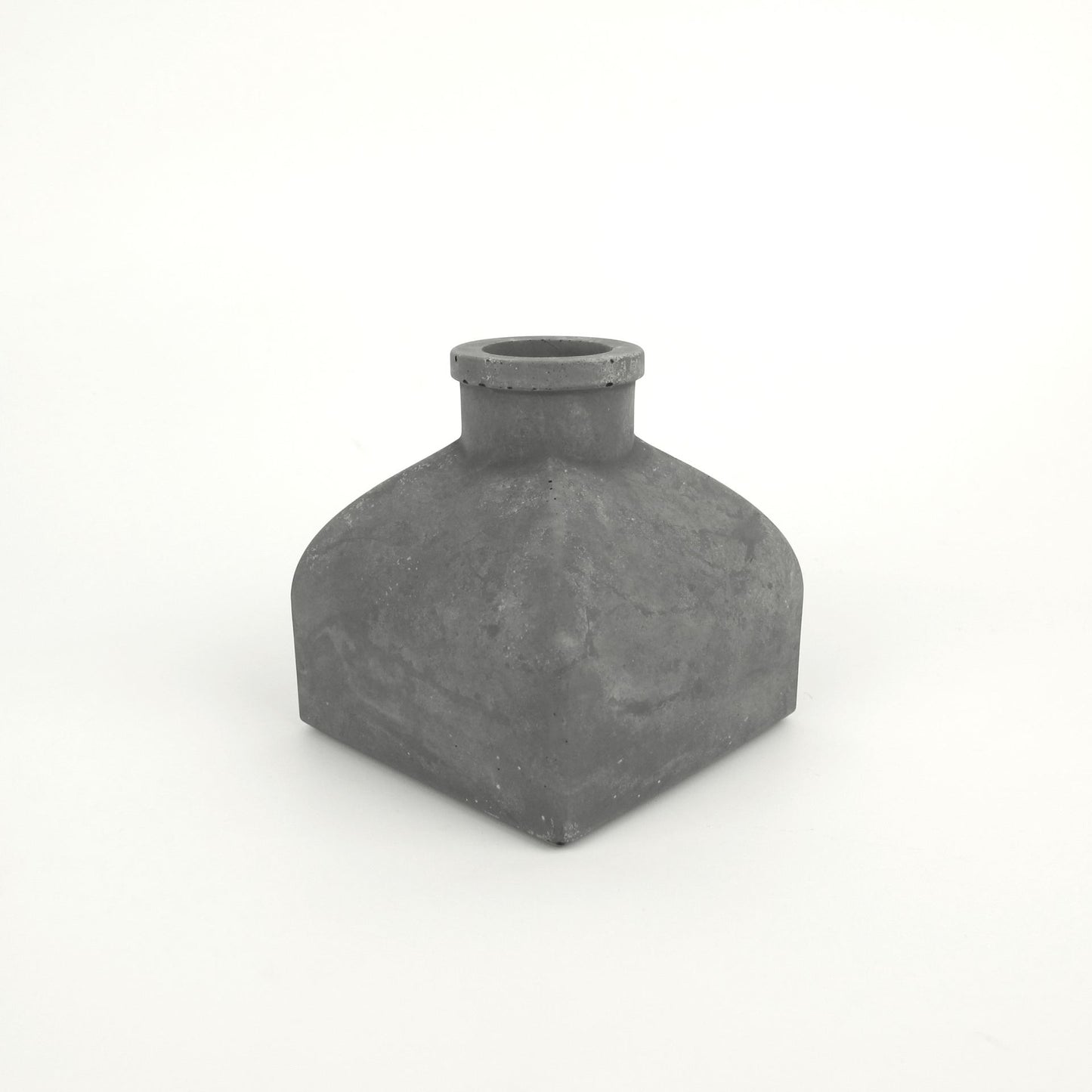 Vase viereckig aus Beton