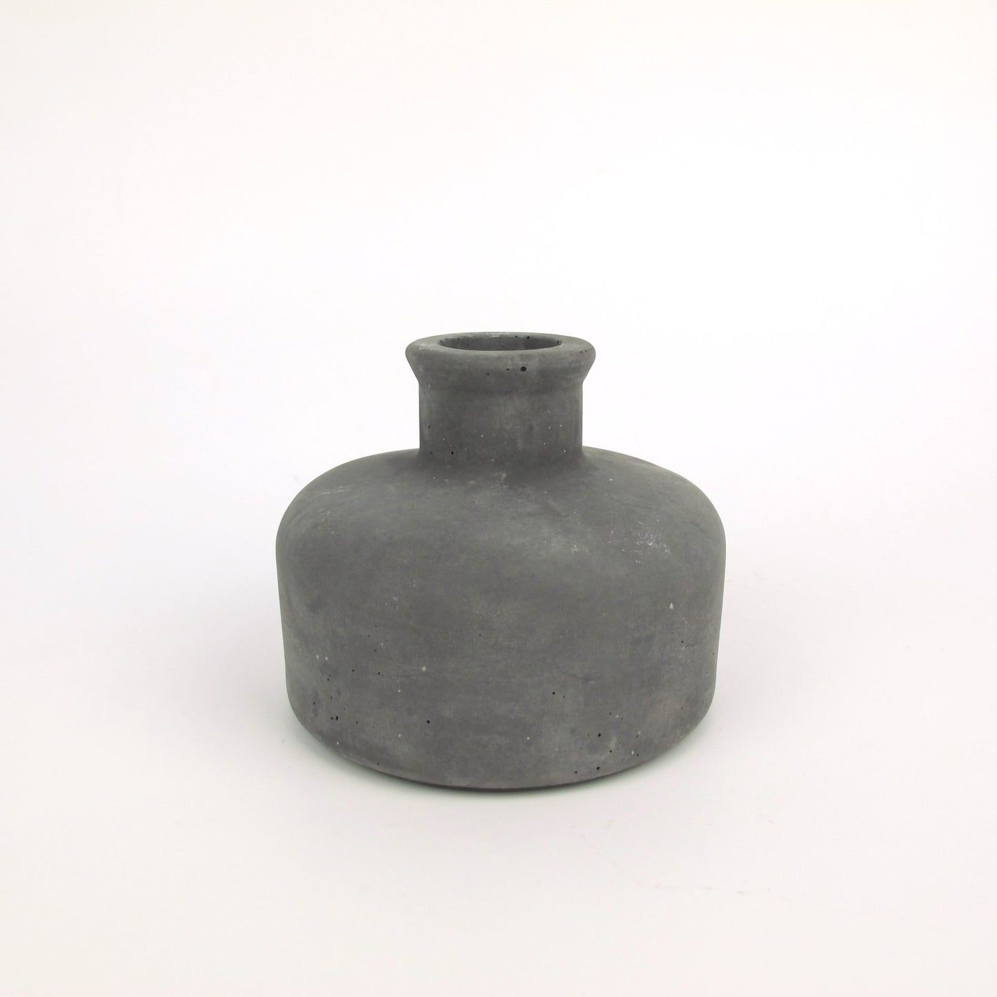 Wadah | Vase aus Beton