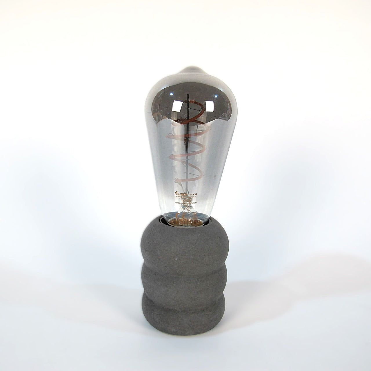 Sveti | Table lamp made of concrete