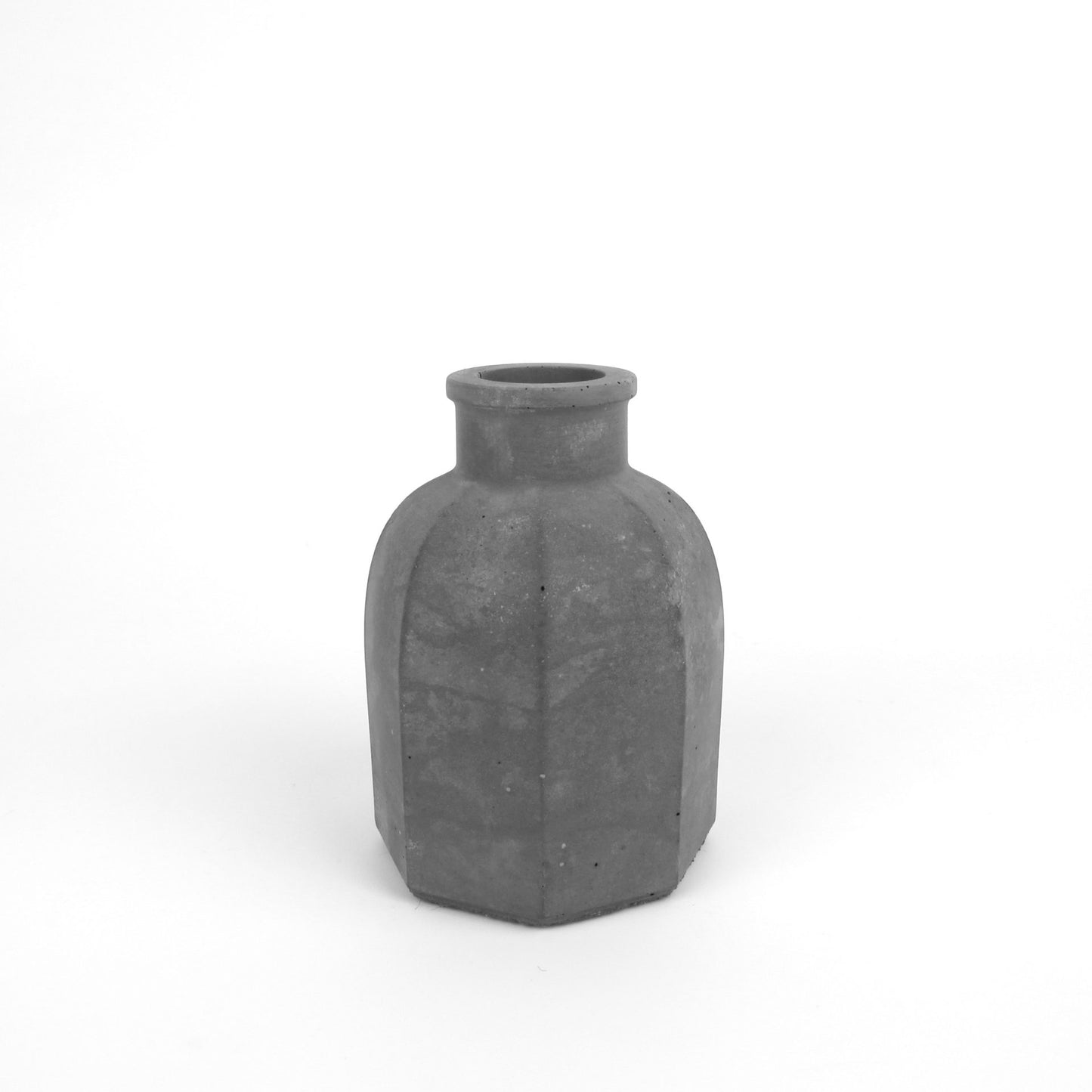 Vase achteckig aus Beton