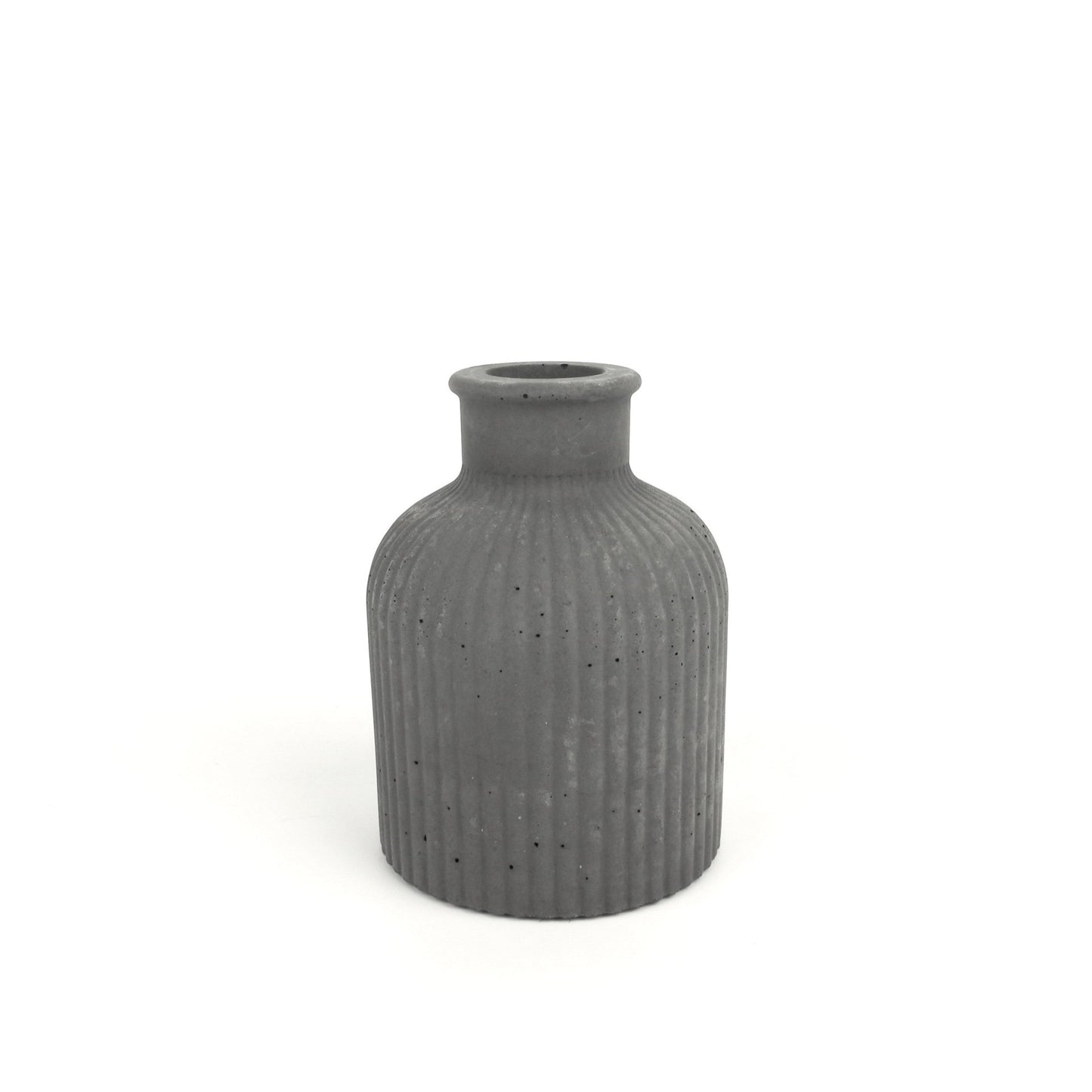 Vase riffelig aus Beton