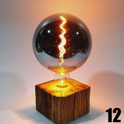 Rökkri | Tischleuchte aus Eichenholz