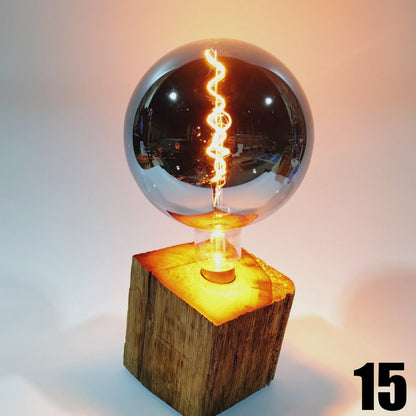 Rökkri | Tischleuchte aus Eichenholz