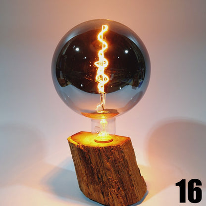 Rökkri | Tischleuchte aus Eichenholz