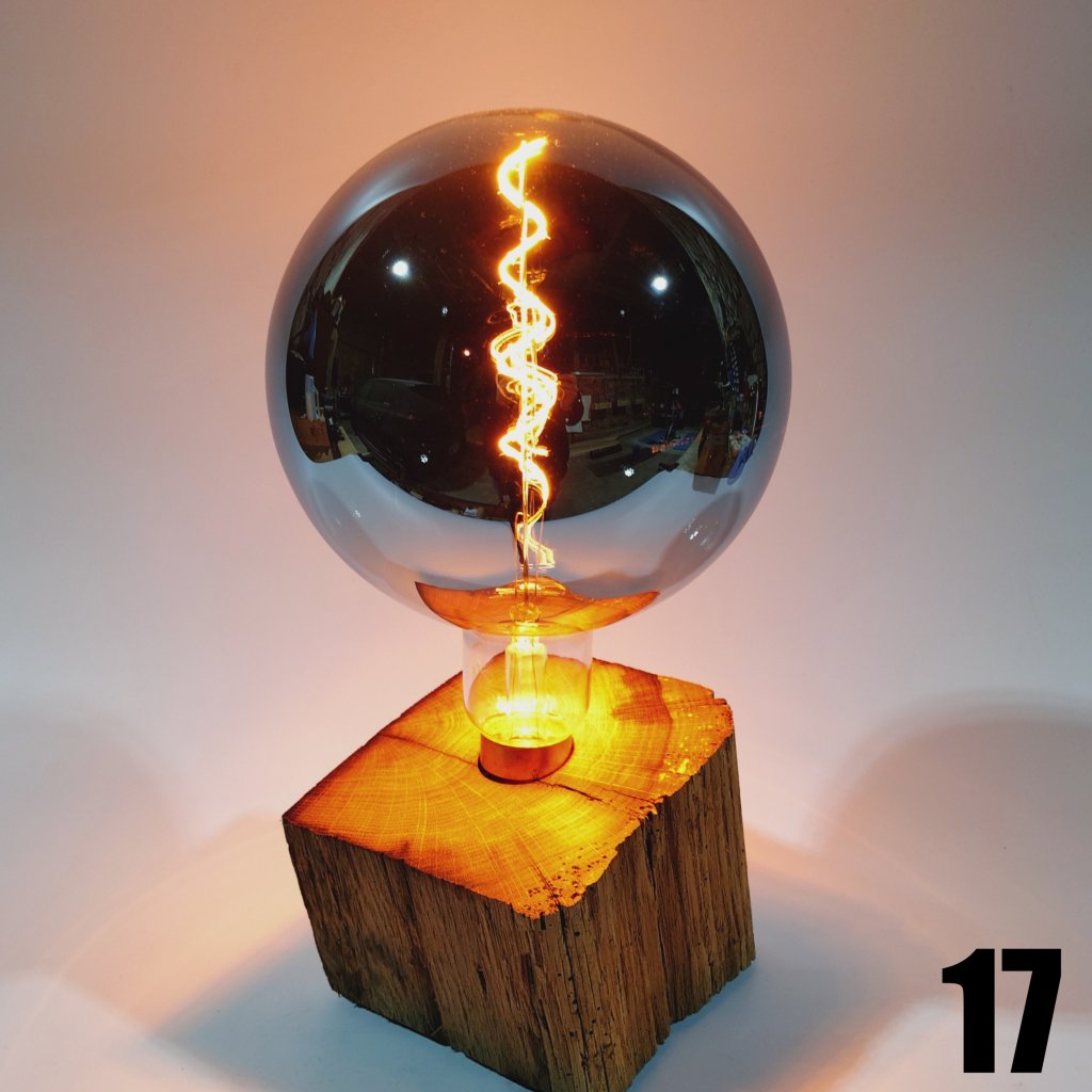 Rökkri | Tischleuchte aus Eichenholz