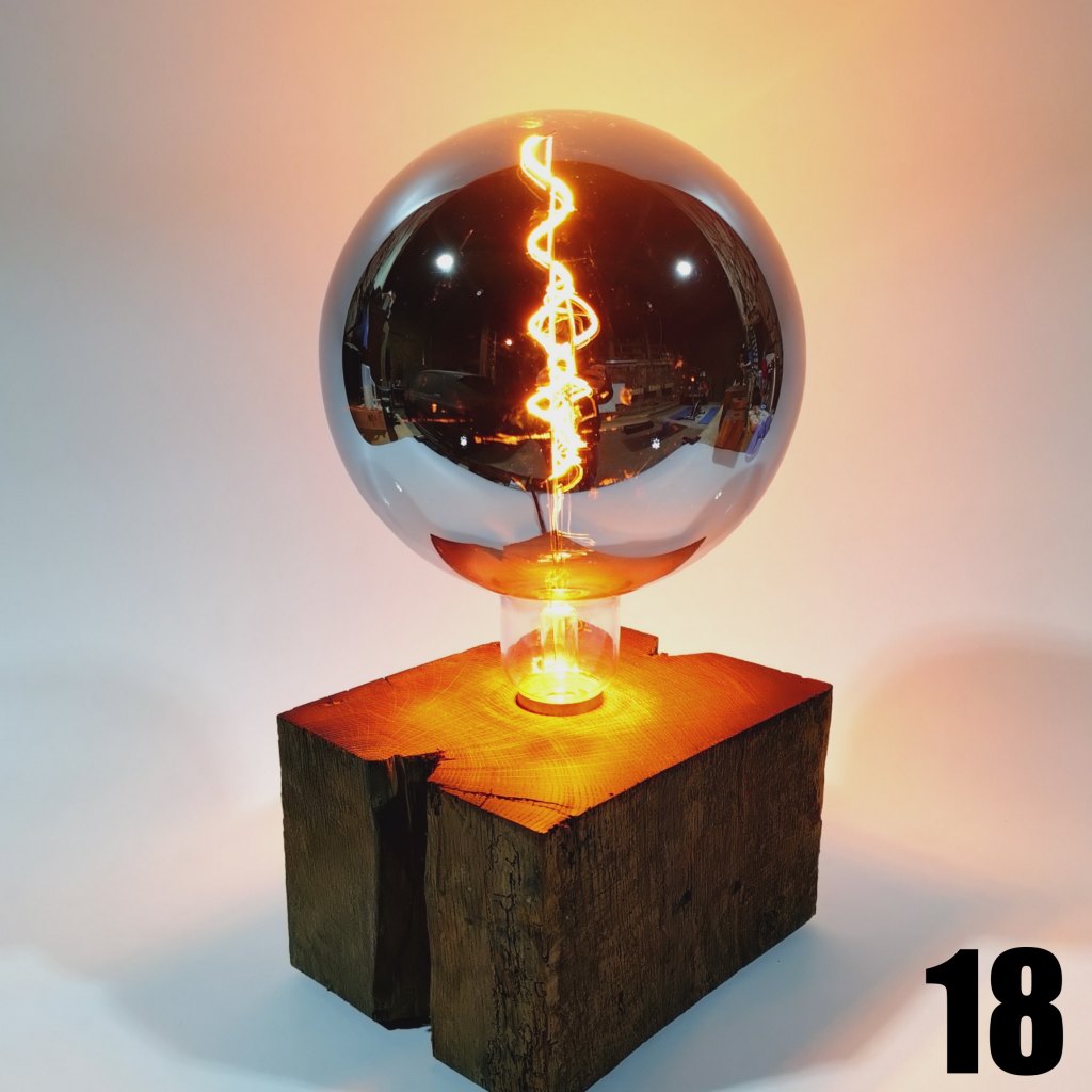 Rökkri | Tischleuchte aus Eichenholz