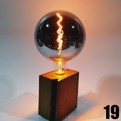 Rökkri | Tischleuchte aus Eichenholz