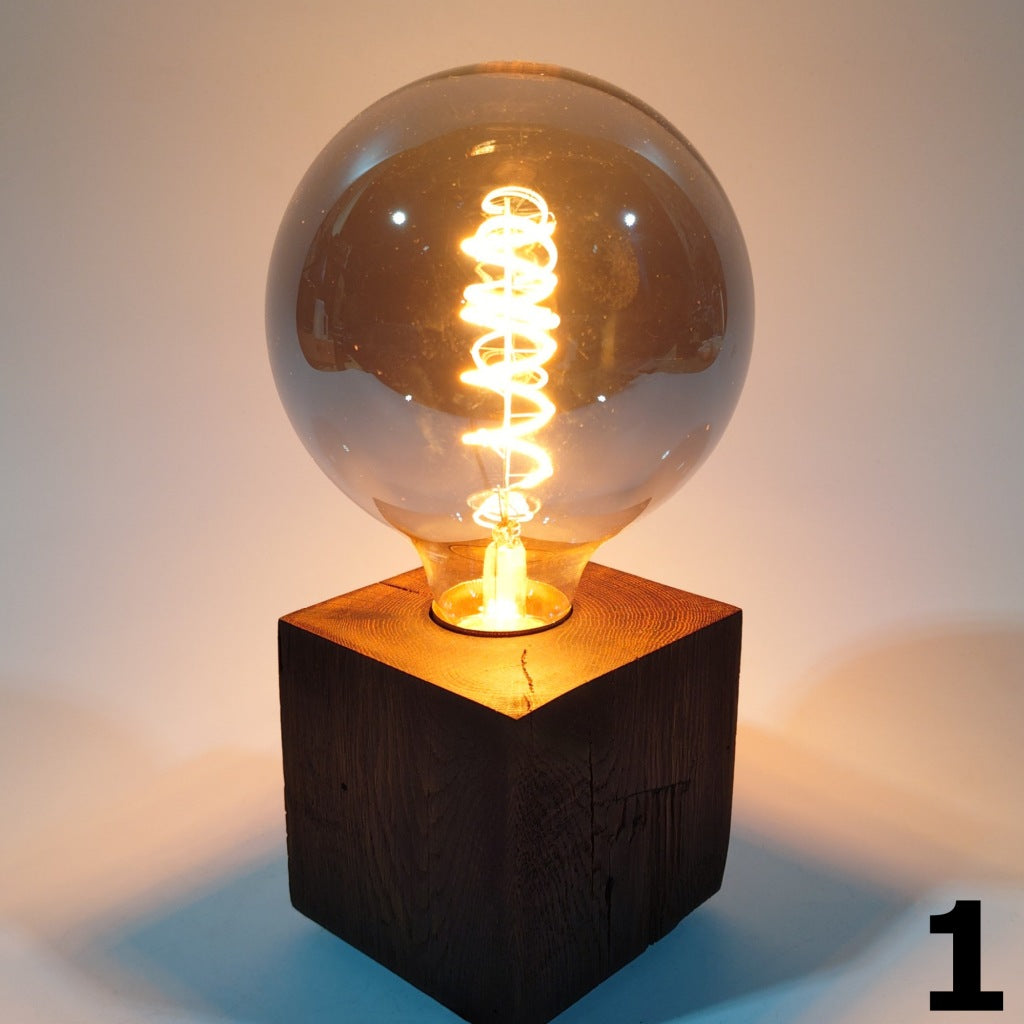 Skumring | Tischlampe aus Räuchereiche 9x9cm