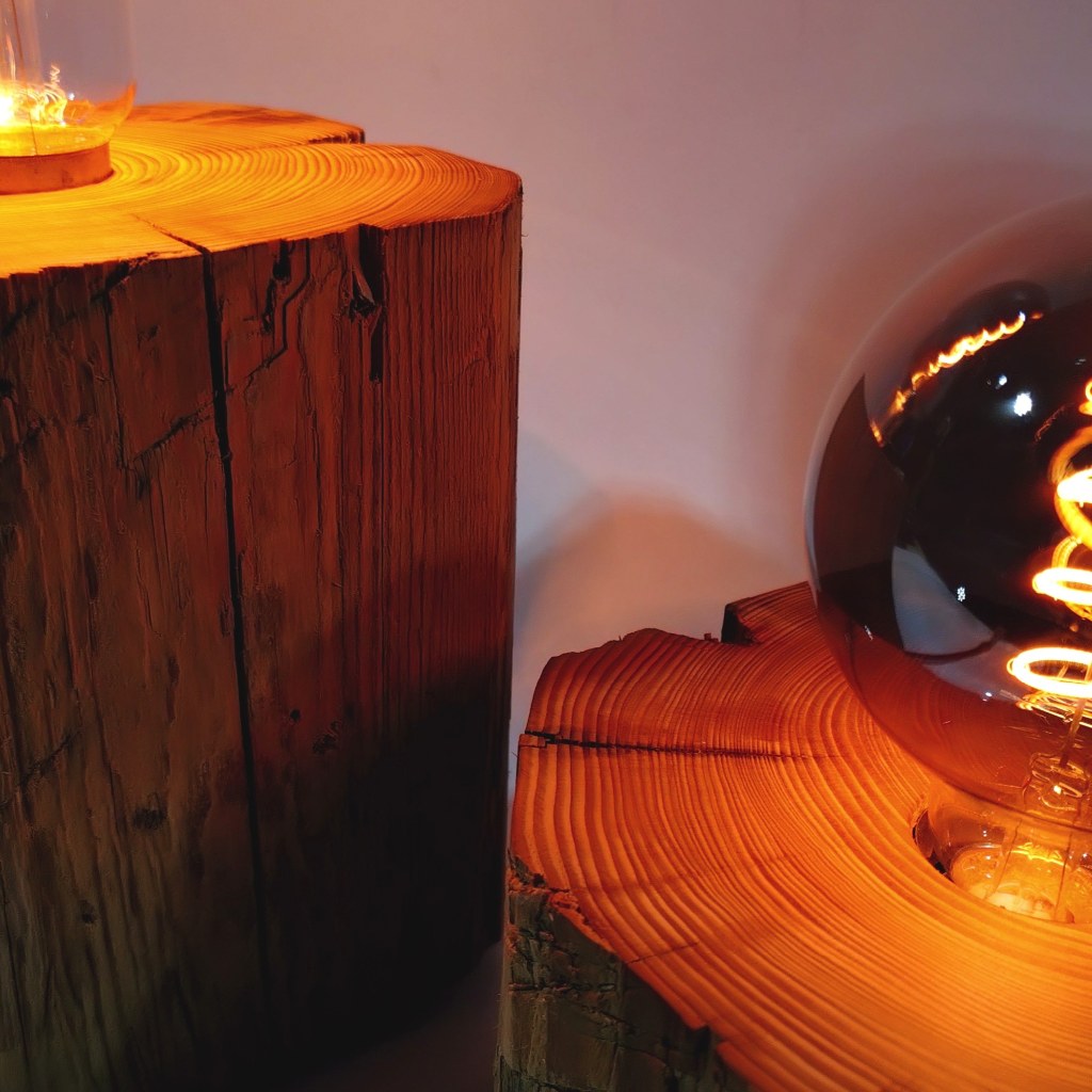 Damba | Table lamp made of pine wood