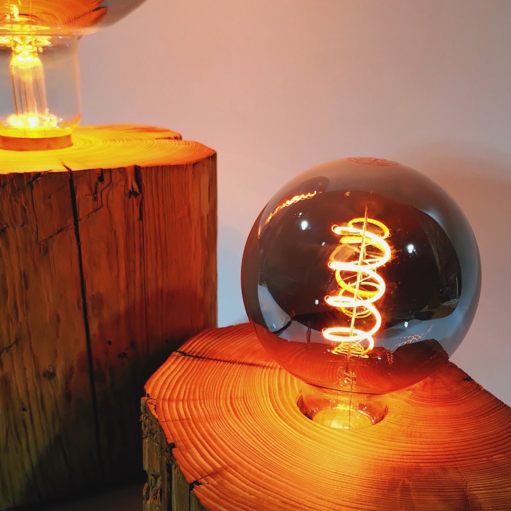 Damba | Table lamp made of pine wood