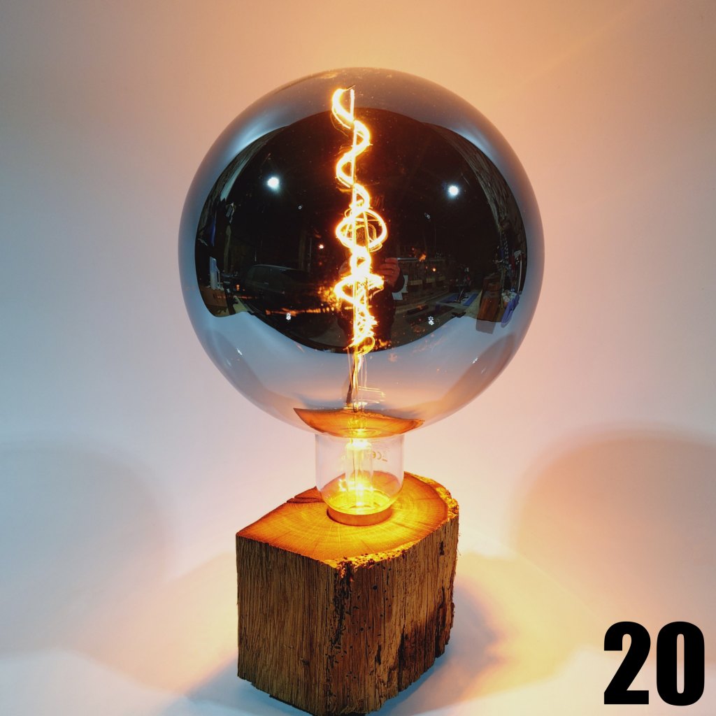 Rökkri | Tischleuchte aus Eichenholz