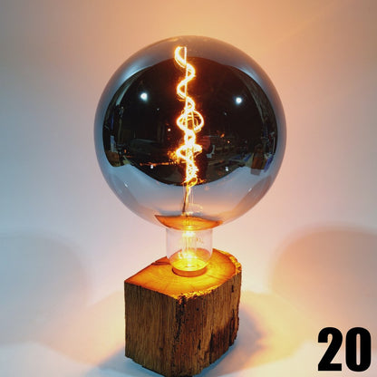 Rökkri | Tischleuchte aus Eichenholz