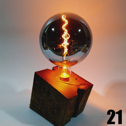 Rökkri | Tischleuchte aus Eichenholz