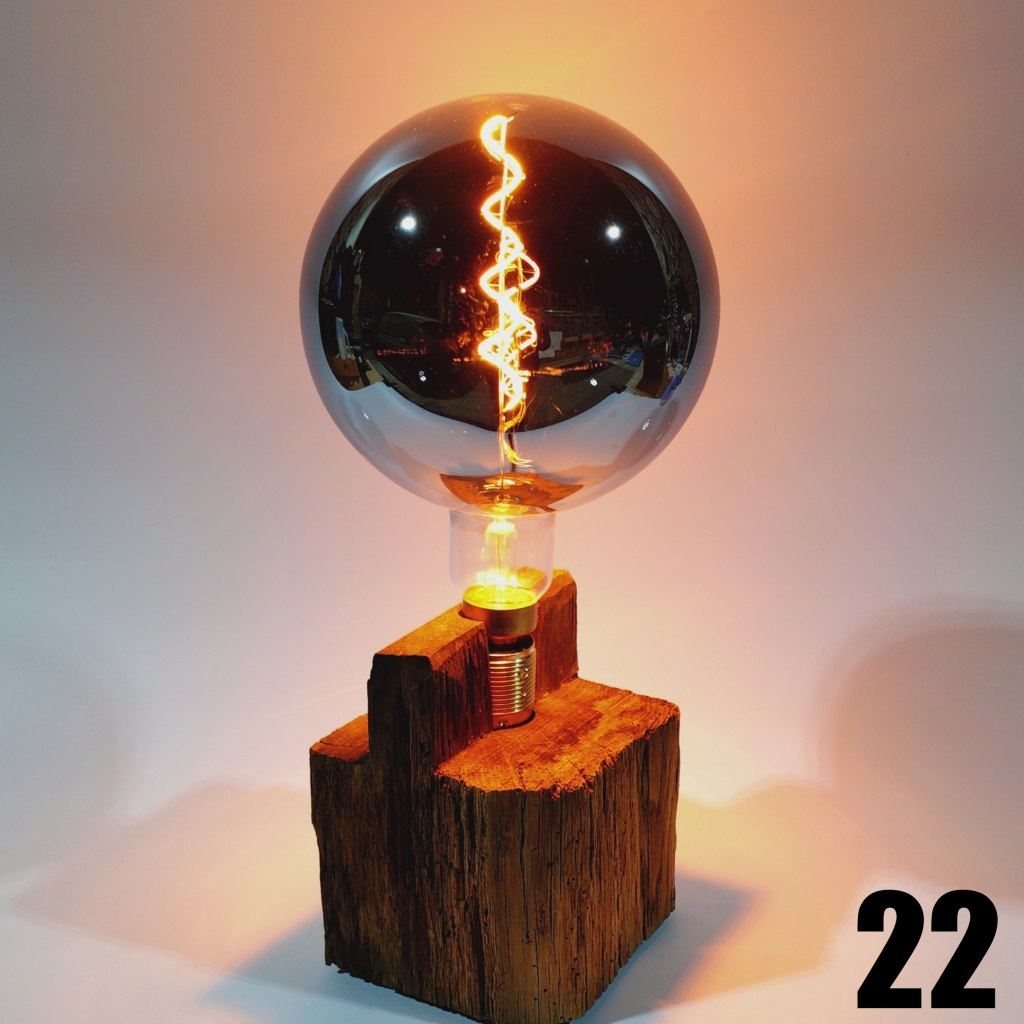 Rökkri | Tischleuchte aus Eichenholz