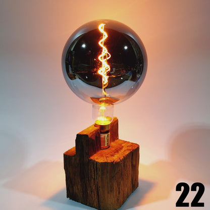 Rökkri | Tischleuchte aus Eichenholz