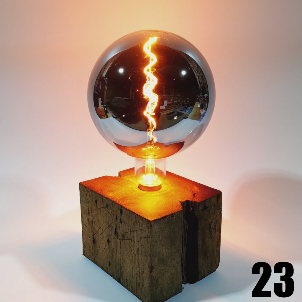 Rökkri | Tischleuchte aus Eichenholz