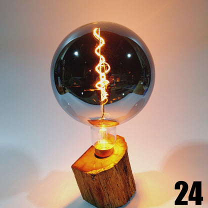 Rökkri | Tischleuchte aus Eichenholz