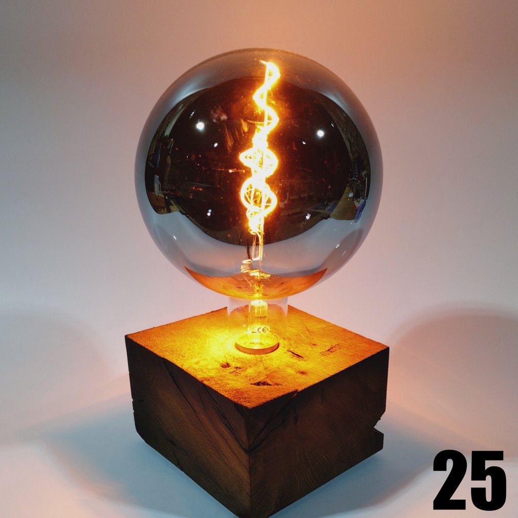 Rökkri | Tischleuchte aus Eichenholz