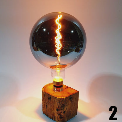 Rökkri | Tischleuchte aus Eichenholz